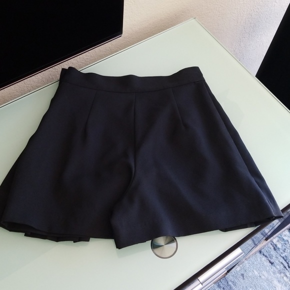 Charlotte Russe Black pleated skort size 3 Excellent Condition - Picture 3 of 3
